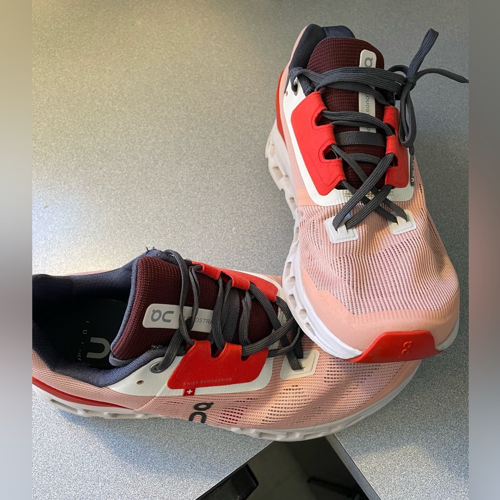 On cloud Cloudstratus Sneakers